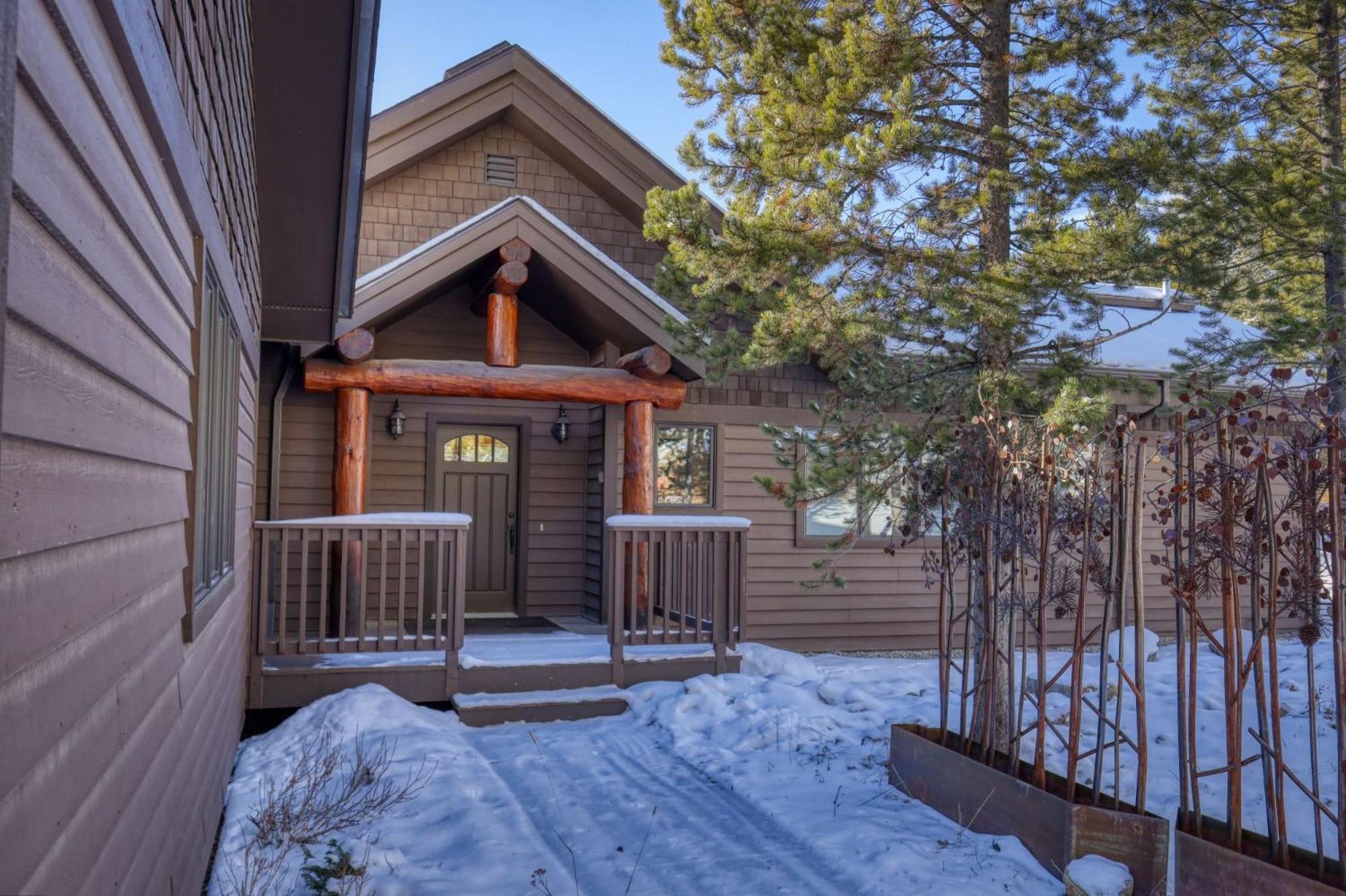 Rising Bull Lodge Big Sky Exterior photo