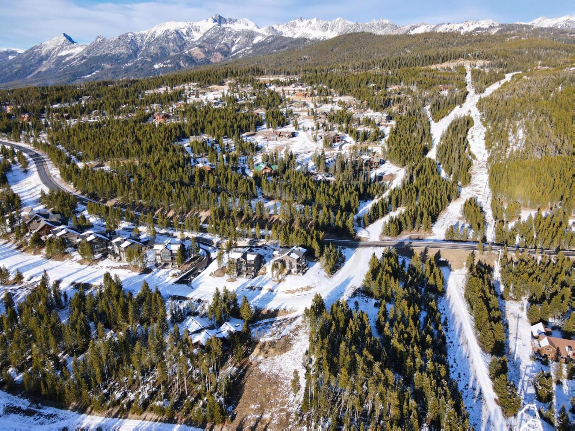 Rising Bull Lodge Big Sky Exterior photo